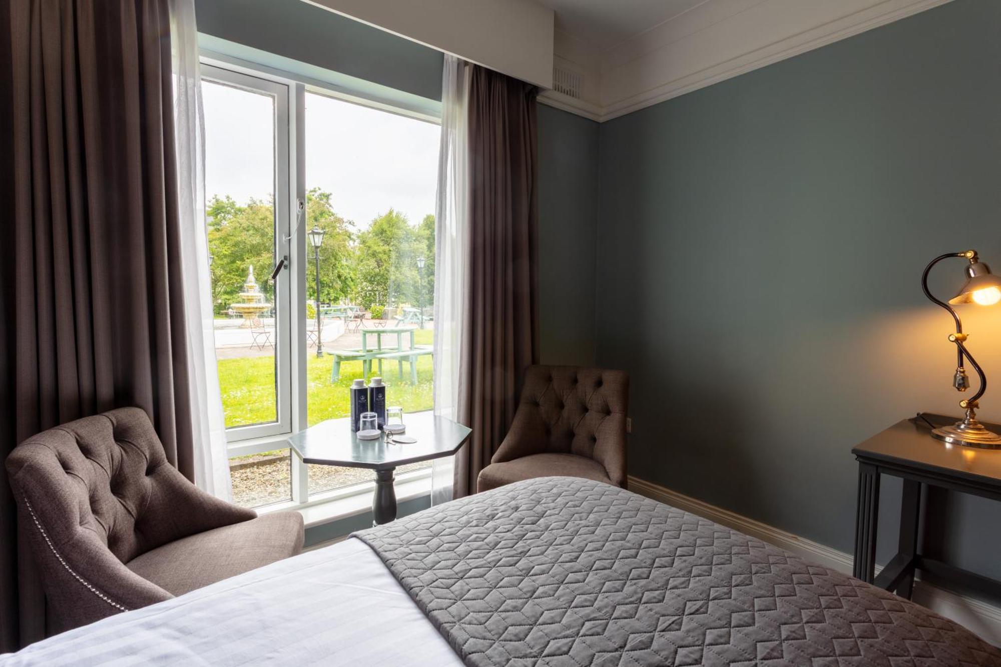 & Hotel Killaloe
