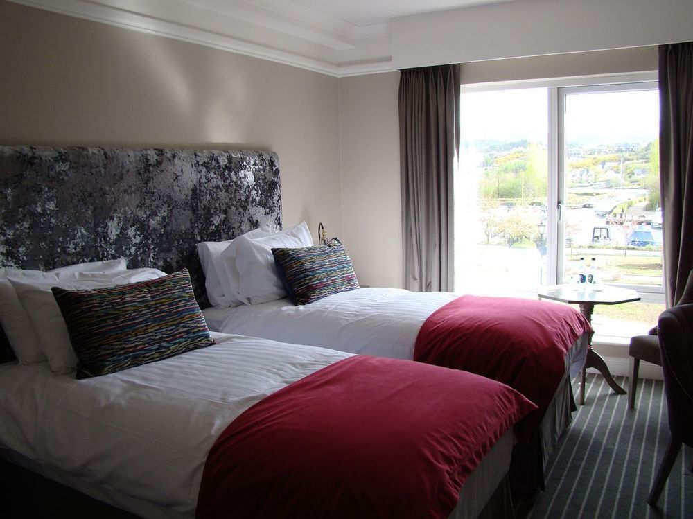 Hotel & 4*