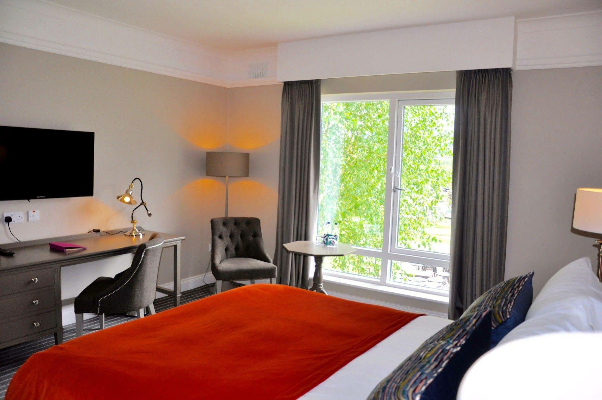 & Hotel Killaloe